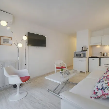 Frgk Victoria 3 1br Terrace, Ac & Ultra-fast Wi-fi Cannes